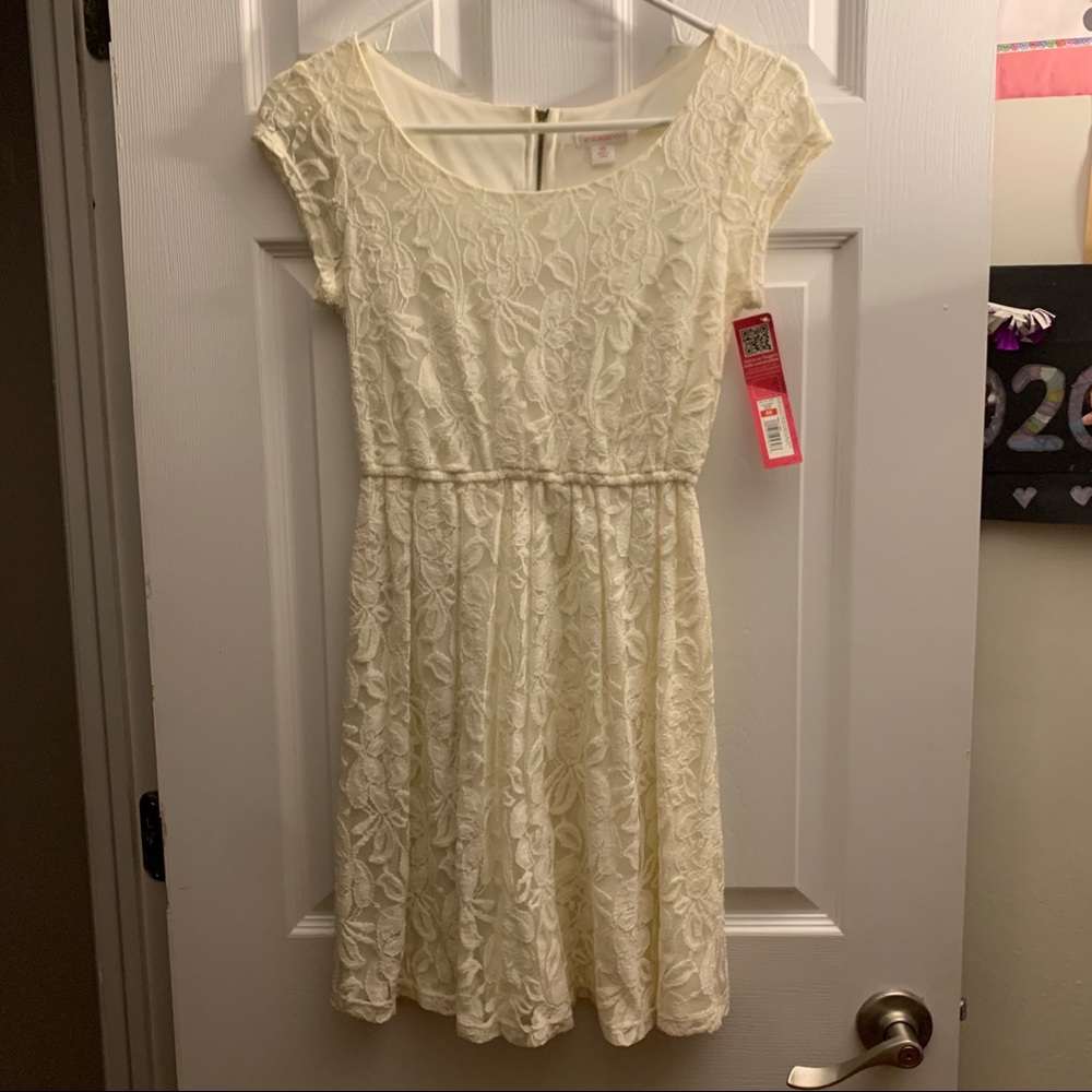 💃🏻24hr DRESS SALE!💃🏻 NWT off white lace dress